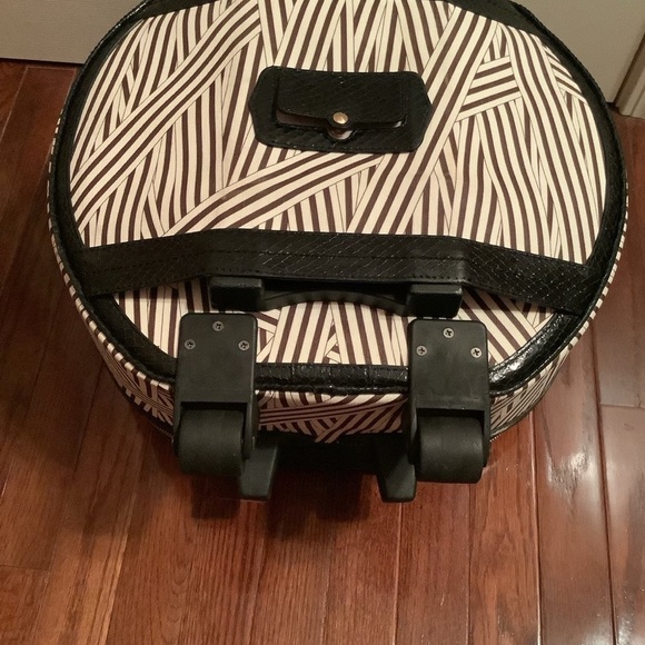 Henri bendel wheelie hat box - Picture 6 of 6